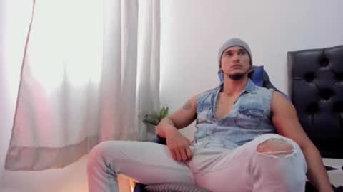 Isabella and Alessandro online show from 05/19/26, 02:23