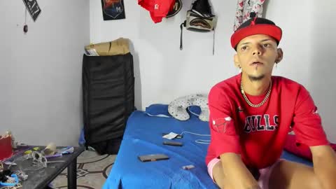 Snapshot of douglas_gallegos chatting on 02/13/26, 09:33 douglas_gallegos online show from 02/13/26, 09:33