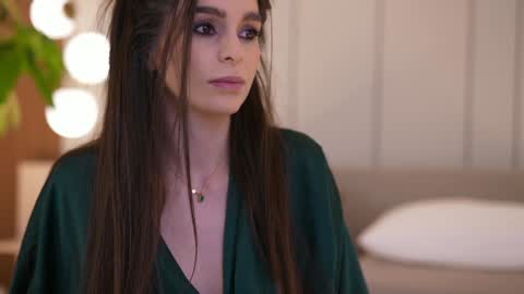 Snapshot of dovia chatting on 01/16/26, 08:29 . . online show from 01/16/26, 08:29