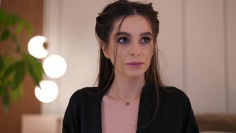 Snapshot of dovia chatting on 02/15/26, 08:13 . . online show from 02/15/26, 08:13