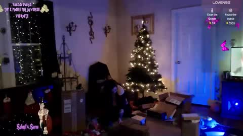 Snapshot of downwiththethiccness chatting on 12/24/24, 03:38 DownWithTheThiccness online show from 12/24/24, 03:38