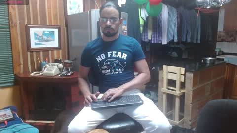 Snapshot of dr_simon84 chatting on 12/22/24, 11:52 Dr Simon online show from 12/22/24, 11:52