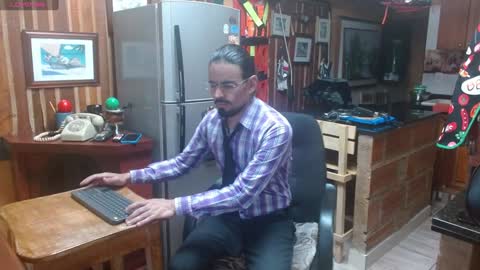 Snapshot of dr_simon84 chatting on 12/30/24, 08:10 Dr Simon online show from 12/30/24, 08:10