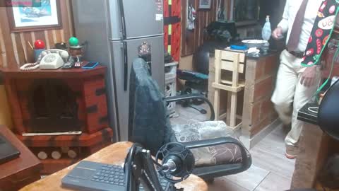 Snapshot of dr_simon84 chatting on 12/31/24, 08:48 Dr Simon online show from 12/31/24, 08:48