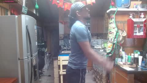 Snapshot of dr_simon84 chatting on 01/04/25, 02:56 Dr Simon online show from 01/04/25, 02:56