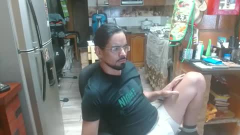 Snapshot of dr_simon84 chatting on 01/12/25, 01:42 Dr Simon online show from 01/12/25, 01:42