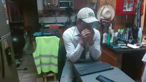 Snapshot of dr_simon84 chatting on 02/02/25, 03:54 Dr Simon online show from 02/02/25, 03:54