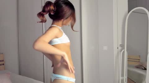 Snapshot of dragon_princesss chatting on 12/11/24, 03:15 Airi online show from 12/11/24, 03:15