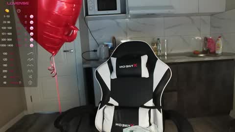 Snapshot of dragon_princesss chatting on 02/15/26, 07:51 Airi online show from 02/15/26, 07:51