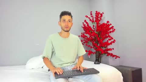 Snapshot of drake_and_zara chatting on 11/12/25, 11:32 Drake and Zara online show from 11/12/25, 11:32