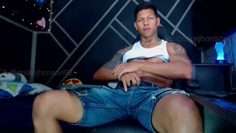 Snapshot of drake_jhonson08 chatting on 03/25/26, 05:13 Drake online show from 03/25/26, 05:13