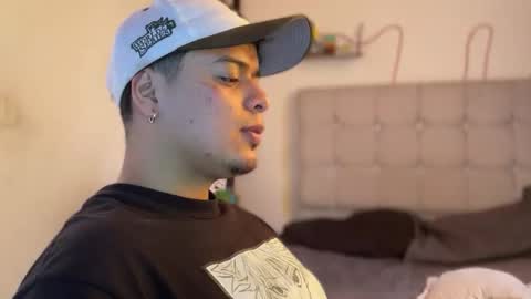 Snapshot of drakenn_ chatting on 05/25/26, 01:06 drakeeee online show from 05/25/26, 01:06