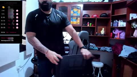 Snapshot of drako_argenti_ chatting on 12/28/24, 08:04 Drako online show from 12/28/24, 08:04