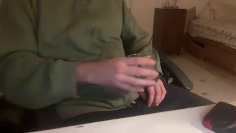 dre0000000 online show from 12/19/25, 09:44