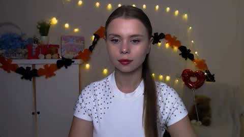 Snapshot of dream_mari chatting on 10/20/25, 05:19 Mari online show from 10/20/25, 05:19