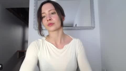 Snapshot of dream_nicole02 chatting on 05/11/26, 06:52 Nicole online show from 05/11/26, 06:52
