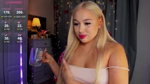 Snapshot of dreamaise chatting on 02/27/26, 04:18 Mary pvt open use pink and blue app lovense online show from 02/27/26, 04:18