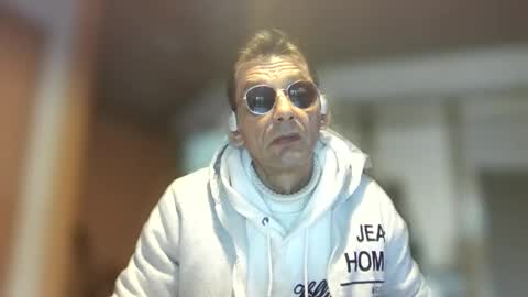 Snapshot of dreambob chatting on 04/04/26, 09:07 Dreambob online show from 04/04/26, 09:07