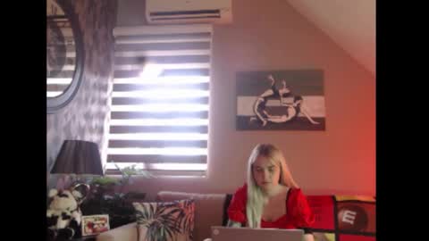 Snapshot of dreamcatcherfantasy chatting on 10/30/25, 07:32 A girl online show from 10/30/25, 07:32