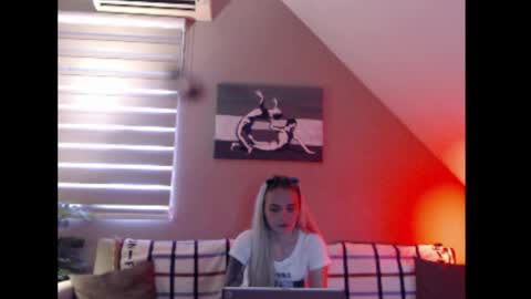 Snapshot of dreamcatcherfantasy chatting on 11/25/25, 08:25 A girl online show from 11/25/25, 08:25