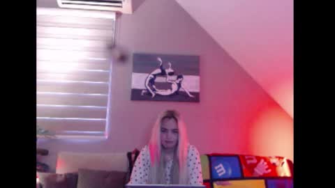 Snapshot of dreamcatcherfantasy chatting on 11/26/25, 07:42 A girl online show from 11/26/25, 07:42