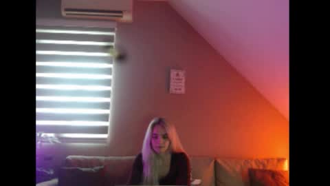 Snapshot of dreamcatcherfantasy chatting on 01/13/26, 07:57 A girl online show from 01/13/26, 07:57