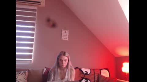 Snapshot of dreamcatcherfantasy chatting on 02/18/26, 08:21 A girl online show from 02/18/26, 08:21