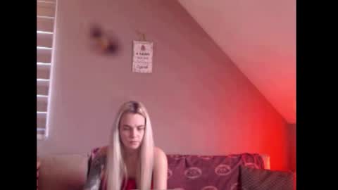 Snapshot of dreamcatcherfantasy chatting on 02/19/26, 09:05 A girl online show from 02/19/26, 09:05