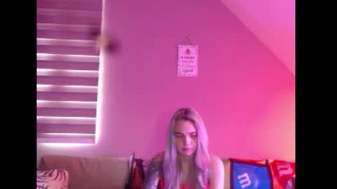 Snapshot of dreamcatcherfantasy chatting on 02/21/26, 08:26 A girl online show from 02/21/26, 08:26