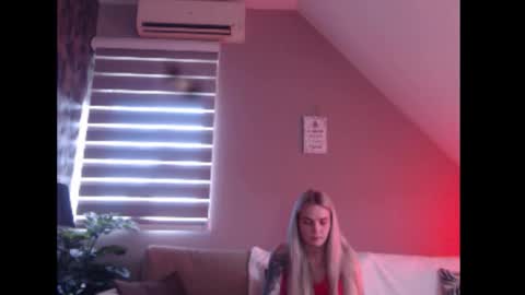 Snapshot of dreamcatcherfantasy chatting on 03/04/26, 08:09 A girl online show from 03/04/26, 08:09