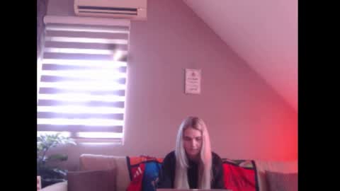 Snapshot of dreamcatcherfantasy chatting on 03/10/26, 08:30 A girl online show from 03/10/26, 08:30