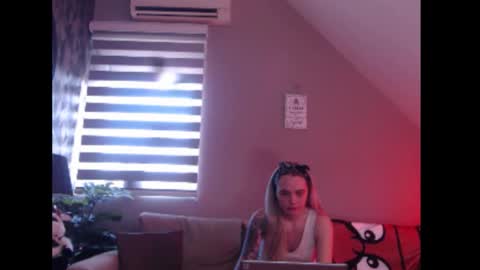 Snapshot of dreamcatcherfantasy chatting on 03/13/26, 08:21 A girl online show from 03/13/26, 08:21