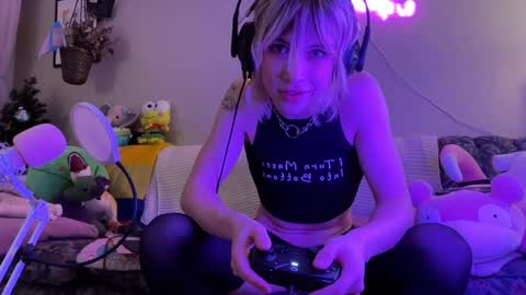 Snapshot of dreamdivyne chatting on 02/14/26, 03:14 dreamdivyne online show from 02/14/26, 03:14