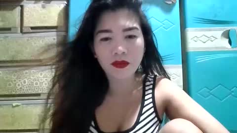 Snapshot of dreamer_17 chatting on 12/03/25, 08:23 Maui online show from 12/03/25, 08:23