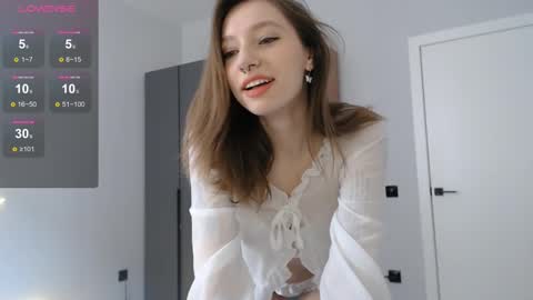 Snapshot of dreamhale chatting on 03/09/25, 10:41 Hello im Eva online show from 03/09/25, 10:41