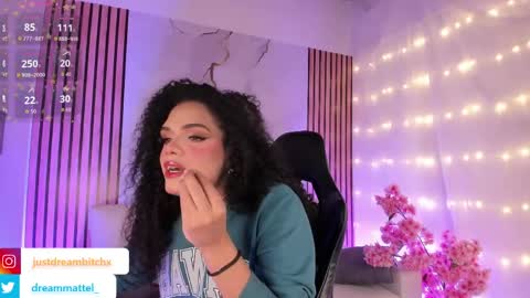 Snapshot of dreammatell_ chatting on 04/08/26, 12:43 Dream Matell online show from 04/08/26, 12:43