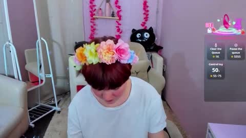 Snapshot of dreammyluna chatting on 10/16/25, 08:32 Luna online show from 10/16/25, 08:32