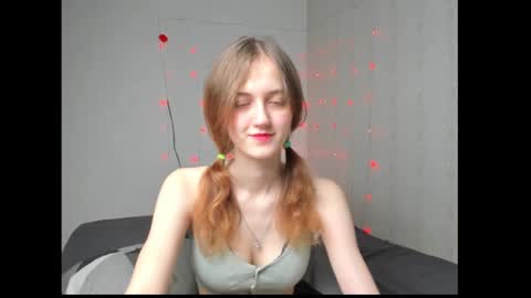 Snapshot of dreamy_pollyyy chatting on 03/24/26, 03:28 dreamy_pollyyy online show from 03/24/26, 03:28