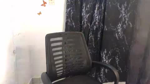 Snapshot of dreamy_wetpussy chatting on 04/18/26, 08:09 BEAUTY online show from 04/18/26, 08:09
