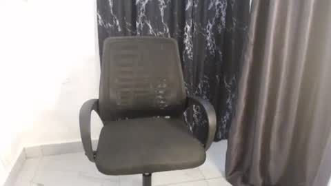 Snapshot of dreamy_wetpussy chatting on 04/27/26, 07:34 BEAUTY online show from 04/27/26, 07:34