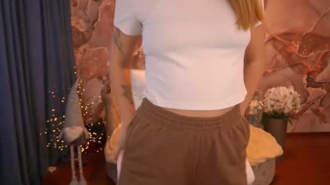 Lina online show from 12/20/24, 08:06