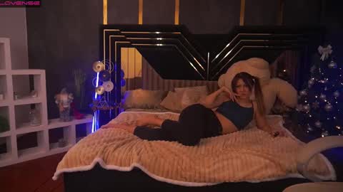 Lina online show from 12/21/24, 10:28