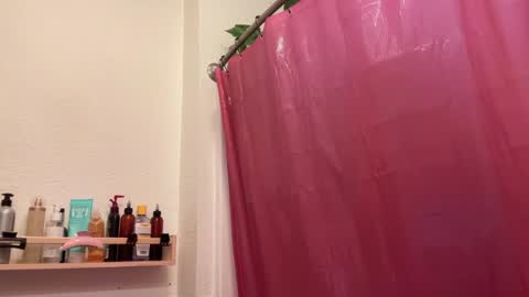 RIRI OR DREAMY online show from 12/18/24, 04:28