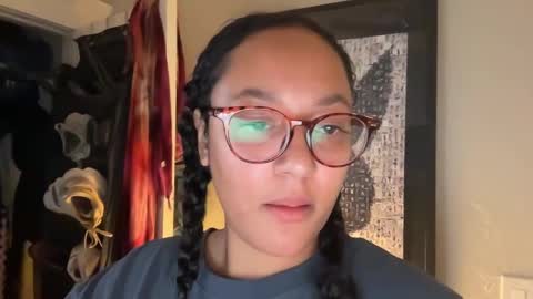 RIRI OR DREAMY online show from 02/19/25, 06:00