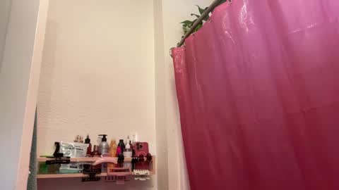 RIRI OR DREAMY online show from 03/11/25, 07:36