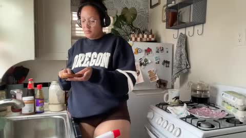 RIRI OR DREAMY online show from 10/07/25, 04:37