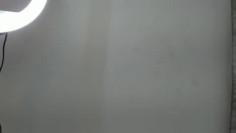 Snapshot of drekev_ chatting on 12/04/24, 04:54 Kevin online show from 12/04/24, 04:54