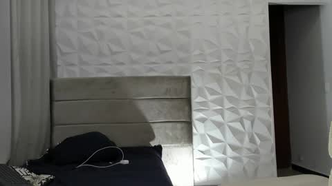 Snapshot of drekev_ chatting on 01/04/25, 01:42 Kevin online show from 01/04/25, 01:42