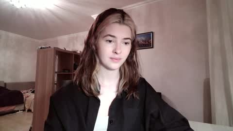 Snapshot of dremazwahlen chatting on 02/05/26, 04:11 Dia online show from 02/05/26, 04:11