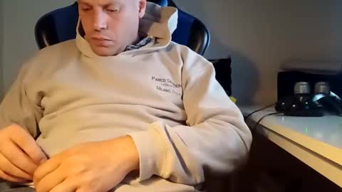 Snapshot of drijn3 chatting on 09/24/25, 04:10 drijn3 online show from 09/24/25, 04:10